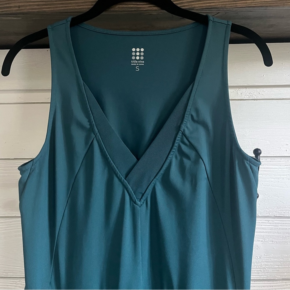 Like New TITLE NINE Freelance Carey Fit And Flare V-Neck Athletic Dress Size: S - Picture 8 of 13